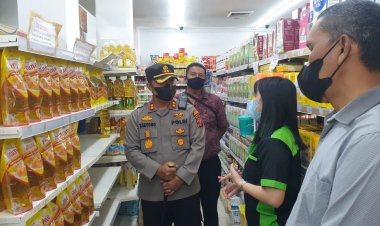 Atasi Kelangkaan, Kapolres Sibolga  Sidak Pedagang Minyak Goreng