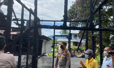 KAPOLRES SIBOLGA KUNJUNGI KORBAN KEBAKARAN