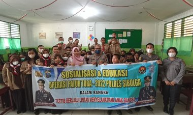 Kasat Binmas Polres Sibolga, lakukan pembinaan dan penyuluhan kepada para pelajar terkait Ops Patuh Toba 2022