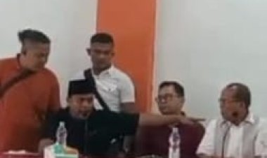 Pj Bupati Tapteng Pimpin Rapat di Kantor Dinkes, Ketua DPRD Tiba-tiba "Nyelonong" Masuk Sambil Bentak-bentak