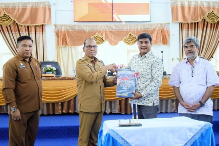 PJ Bupati Sampaikan LKPJ 2023 kepada DPRD Tapteng