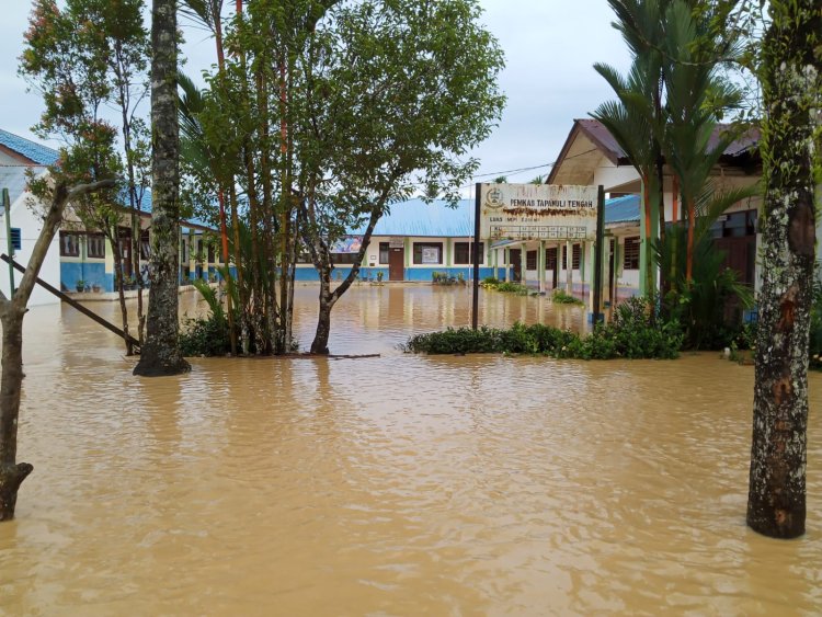 Proses Belajar Mengajar Terganggu Akibat Banjir Di SDN 158466 Huta balang, : Mohon Perhatian Pemerintah !
