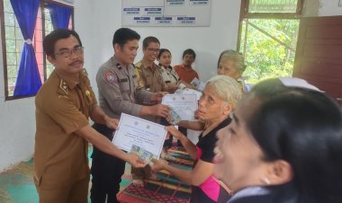 Pemdes Naga Timbul Salurkan Insentif Guru Sekolah Minggu