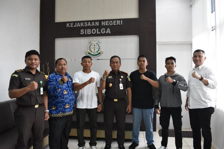 Kajari Sibolga Lepas Atlet Tako Tapteng Ikuti Kejuaraan Karate International MILO Open Championship Di Kuala Lumpur