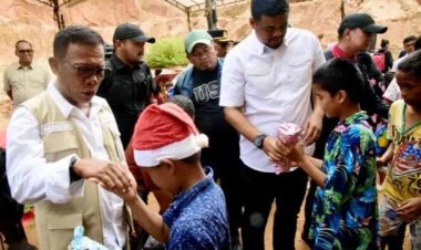 Gubsu dan Bupati Tapteng Berikan Kado Natal di Pengungsian  Hutanabolon